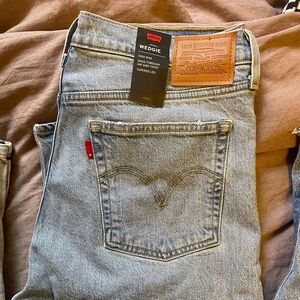Levi’s Jeans (new/slightly worn)